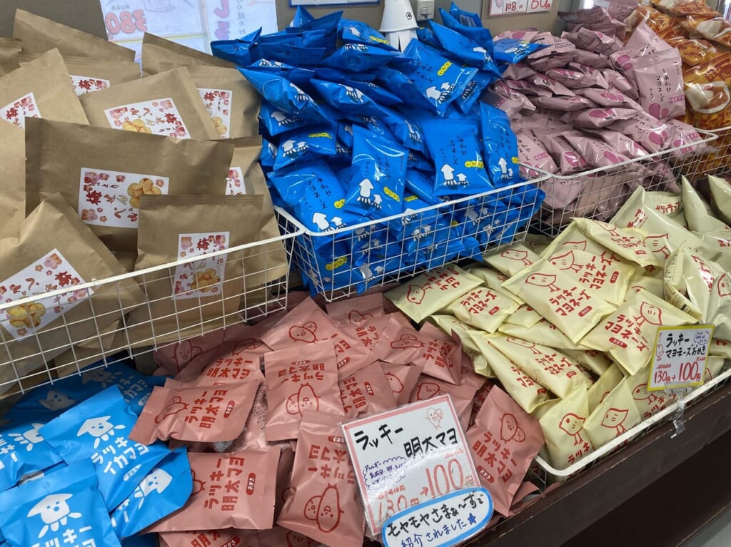 人気商品が並ぶ棚