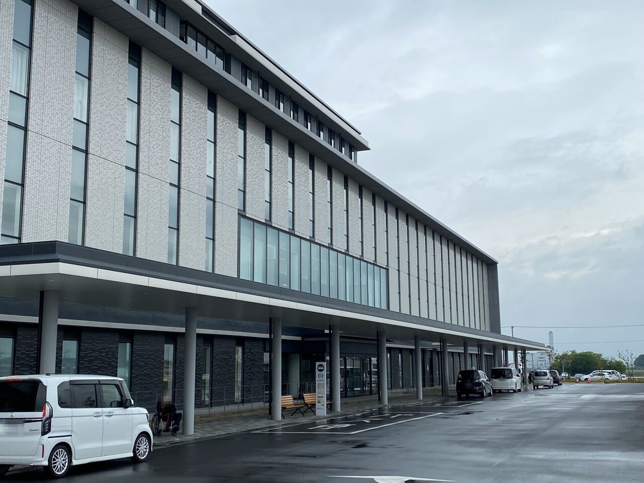 埼玉県済生会加須病院の建物正面
