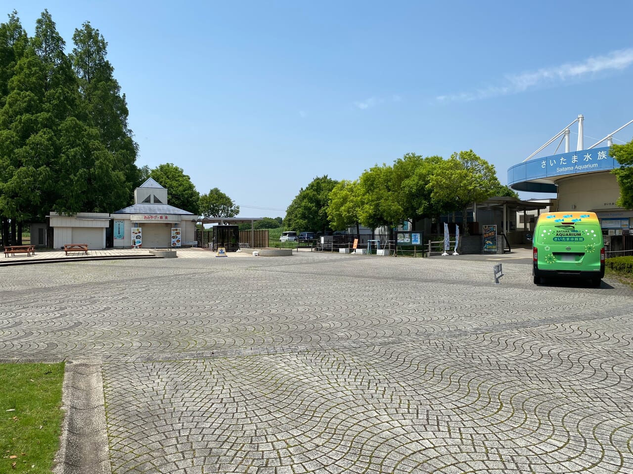 さいたま水族館前の広場