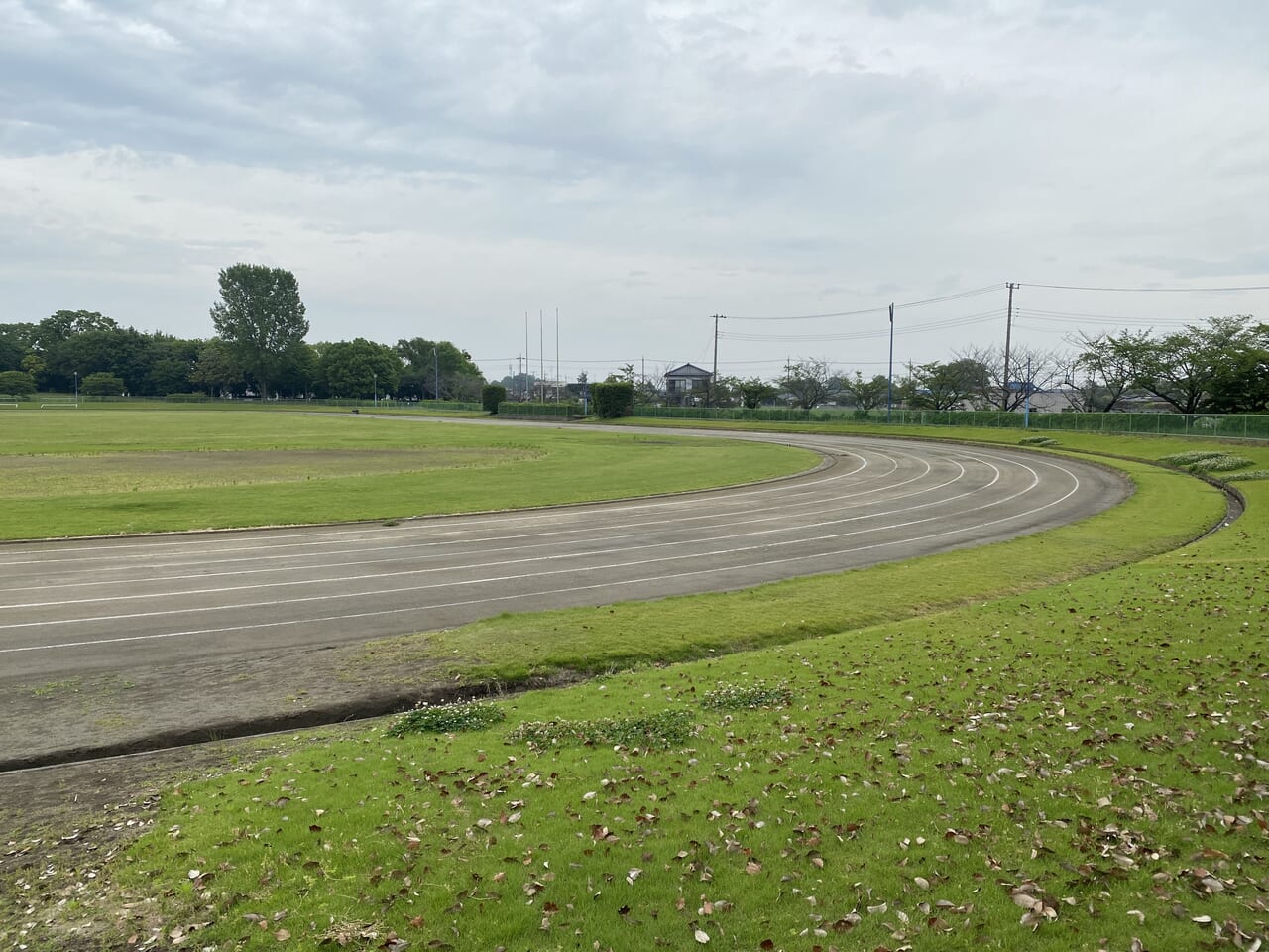 羽生中央公園の陸上競技場