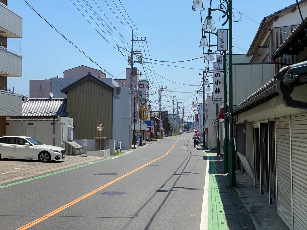 土手から加須駅入口交差点方面を見た景色