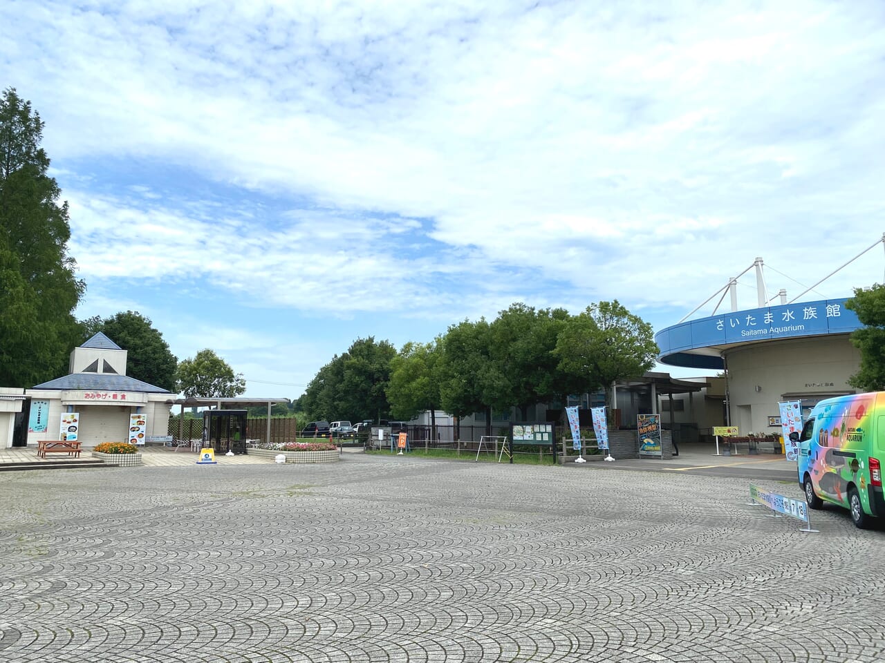 カウントダウンイベント会場のさいたま水族館前広場