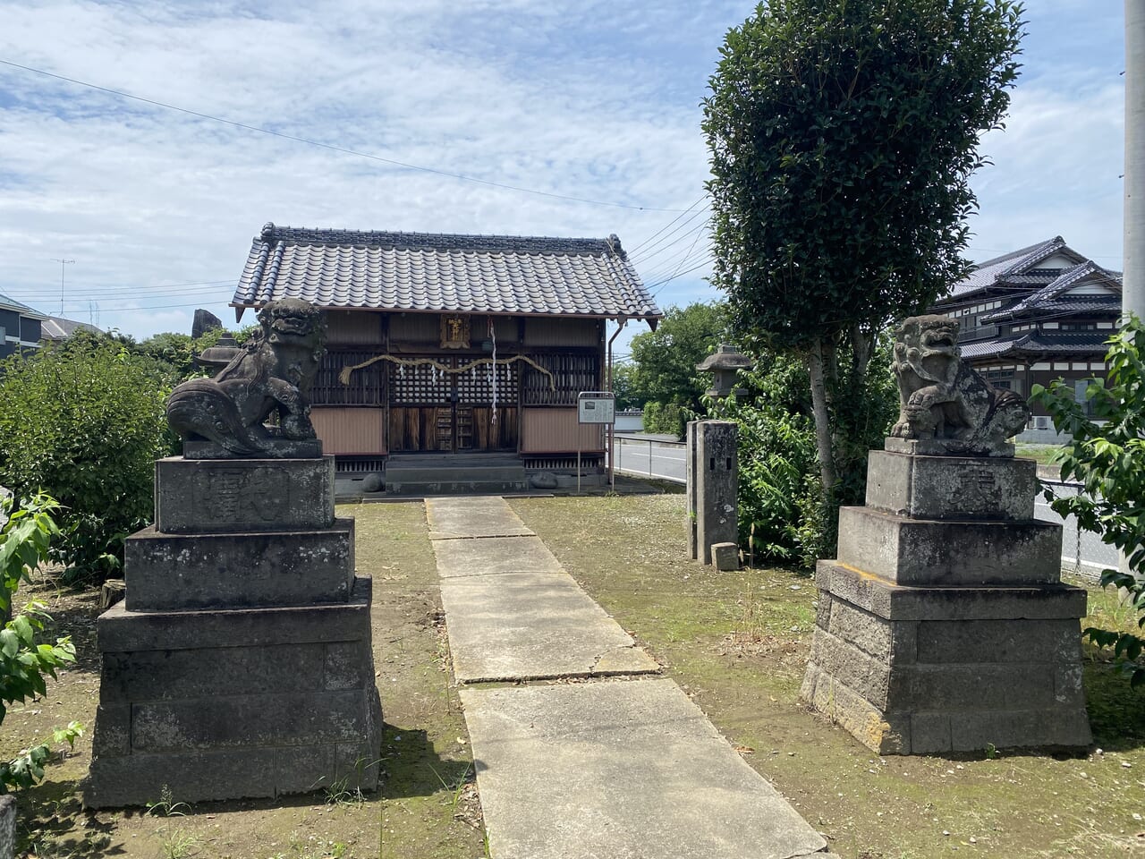 牛重天神社の参道