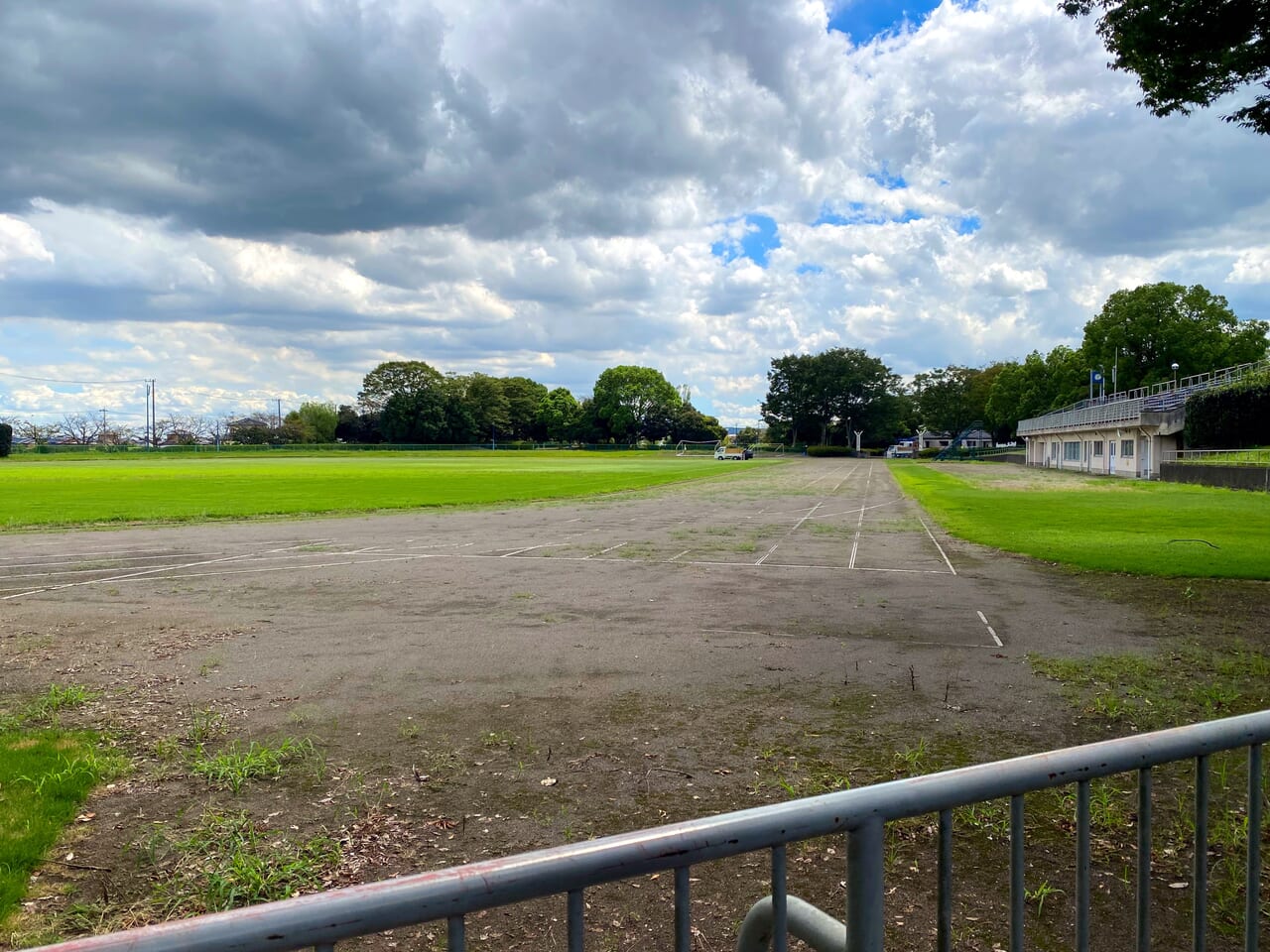 羽生中央公園の陸上競技場