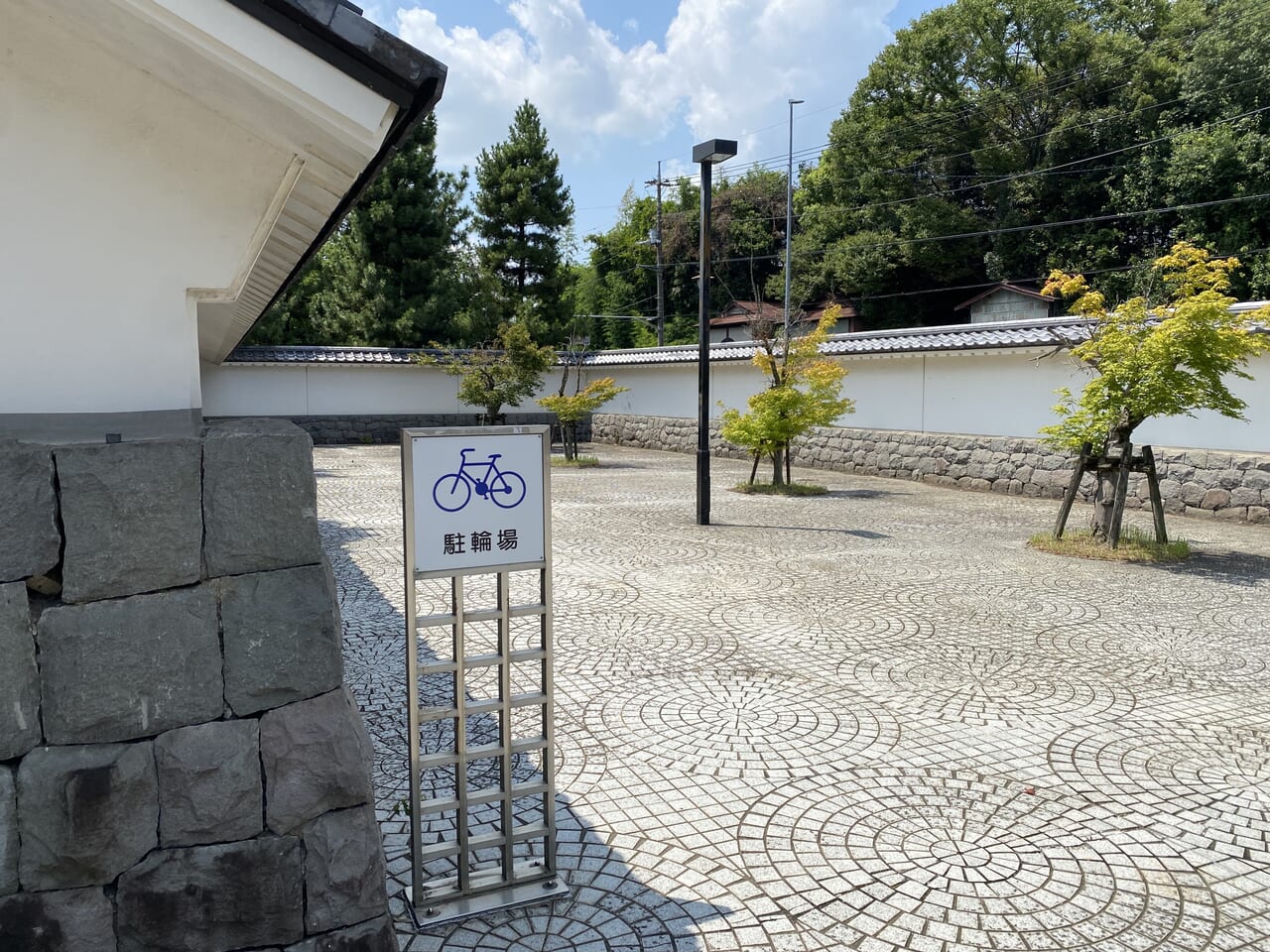 行田市郷土博物館前の駐輪場