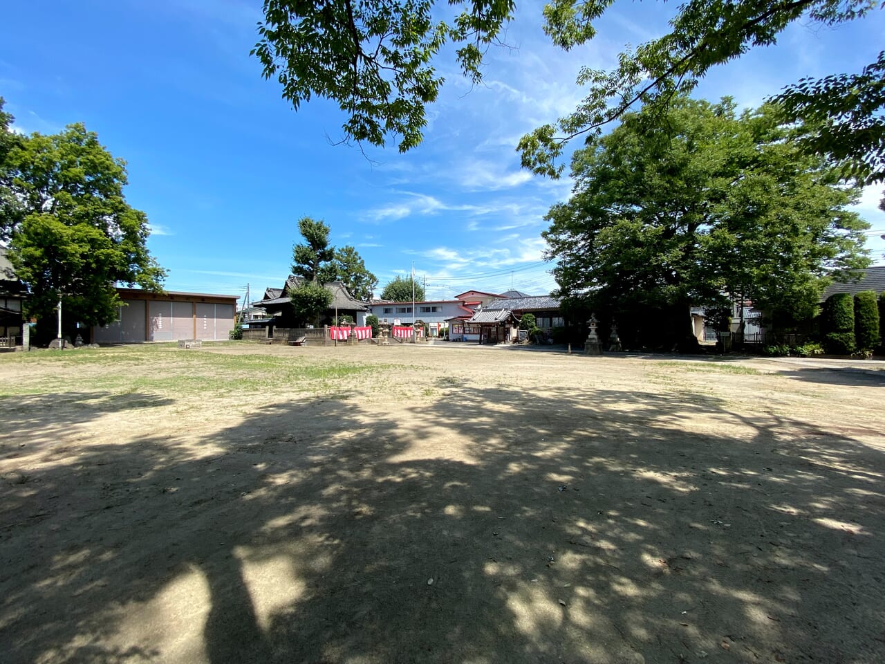 広大な千方神社の境内