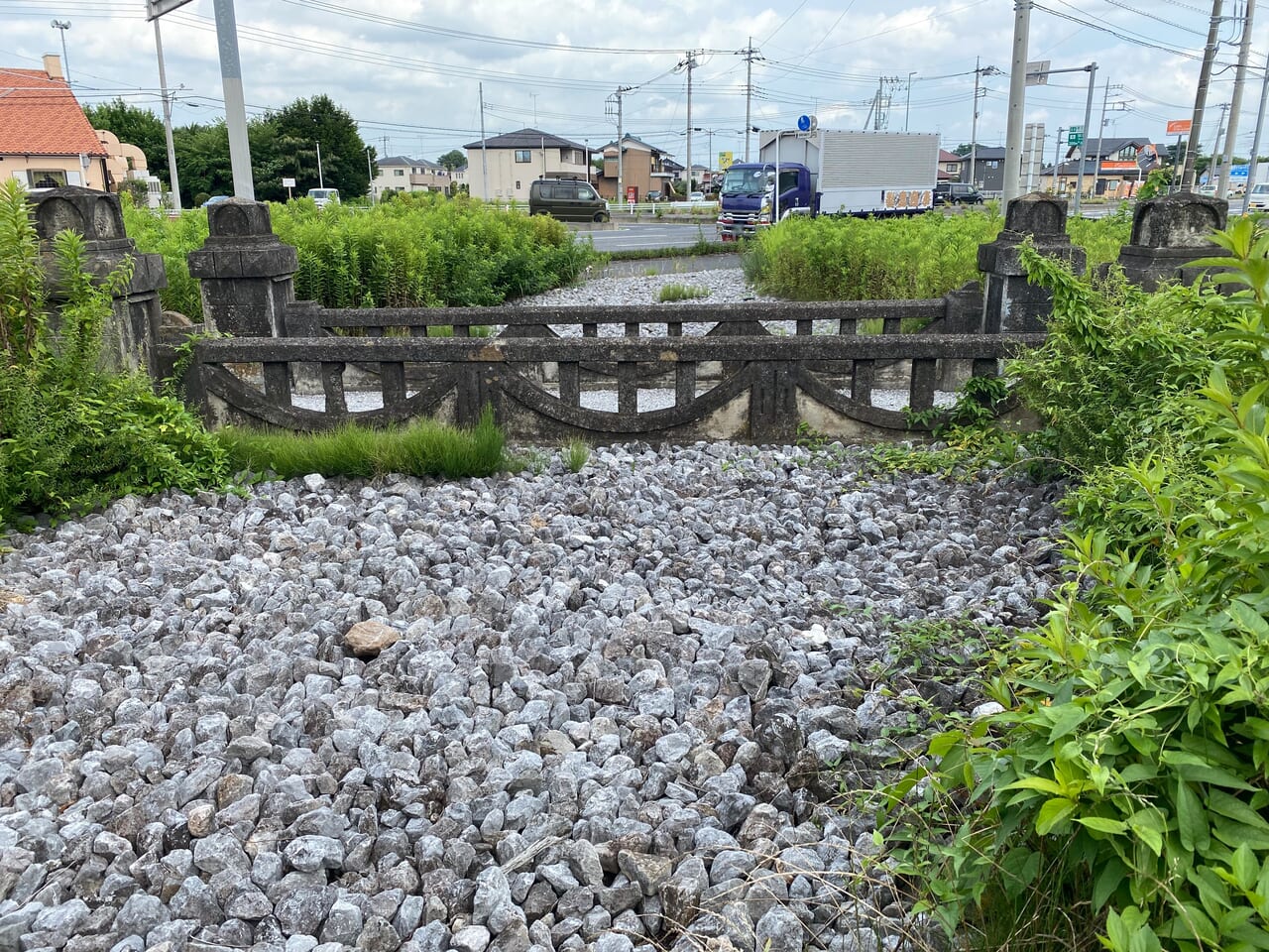 横から見た旧日本橋