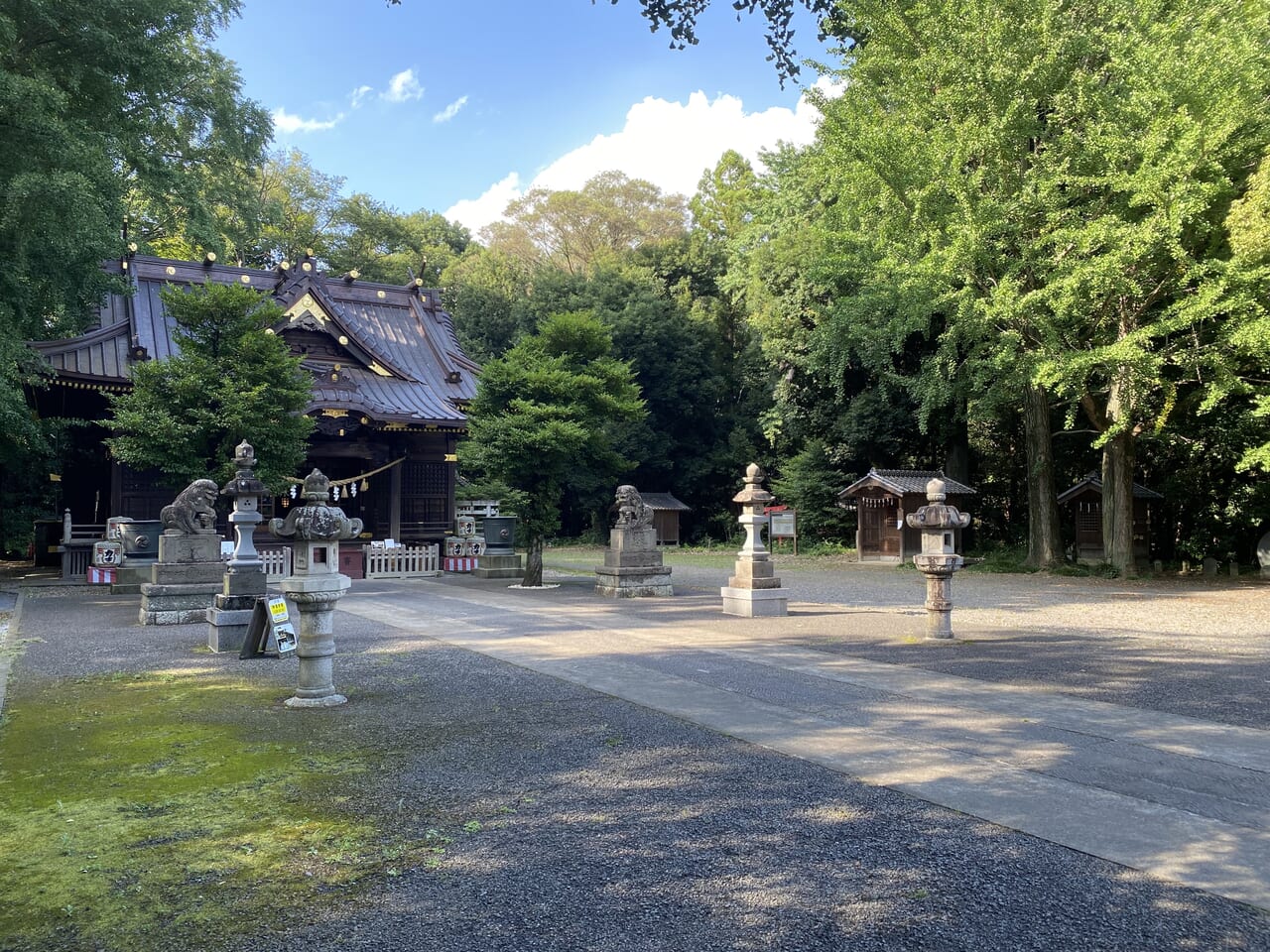 玉敷神社境内