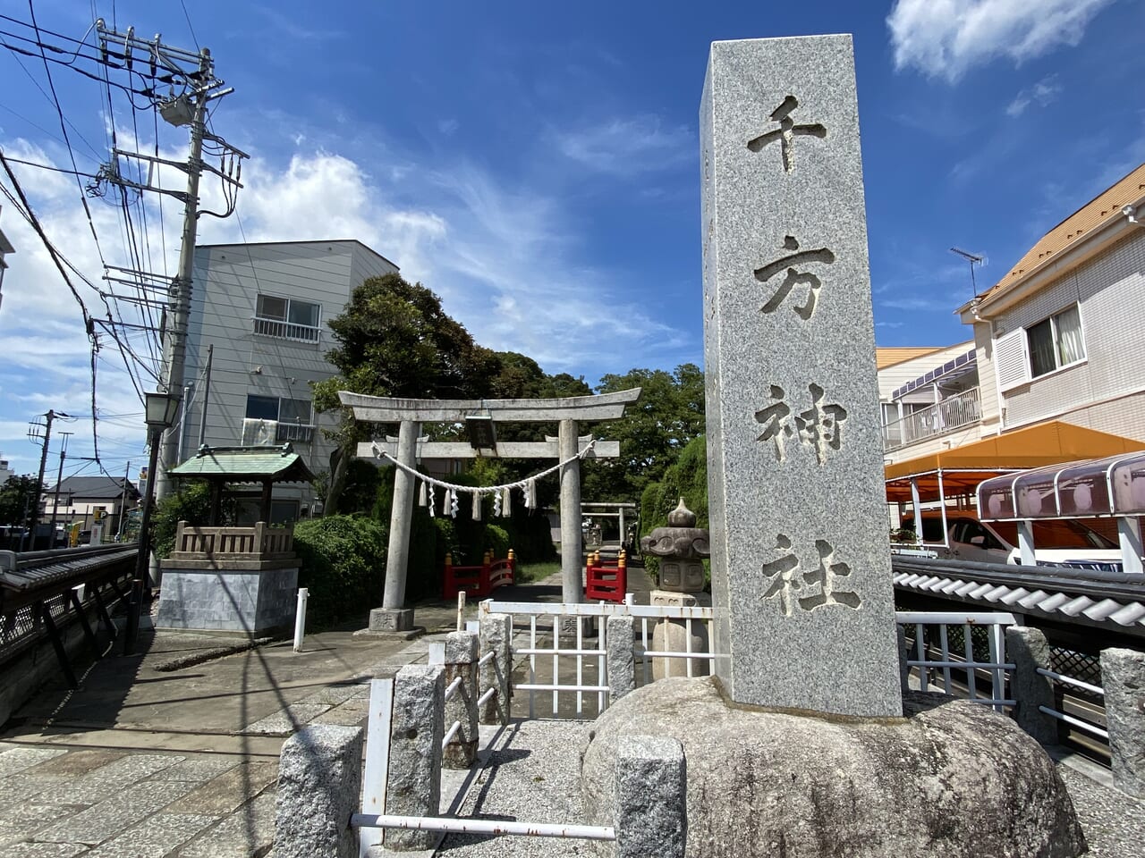 千方神社参道入口