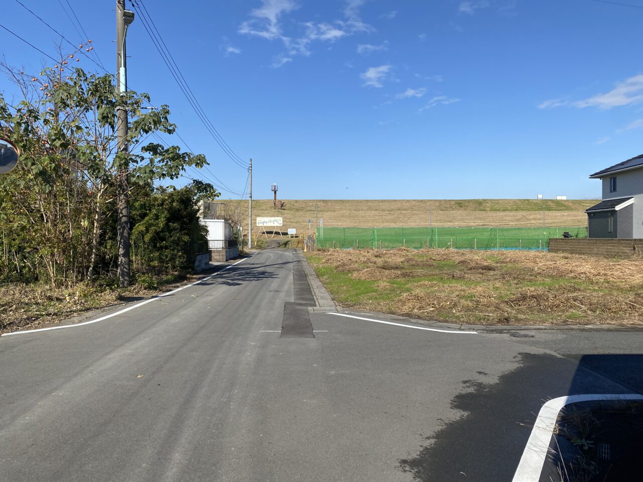 利根川土手のすぐ横にある船川遺跡