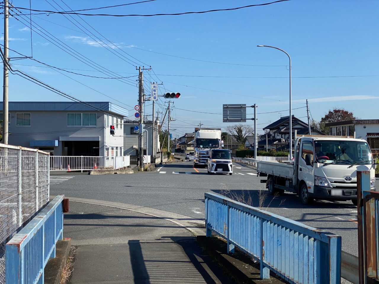 県道20号と県道59号が交わる利根大堰交差点