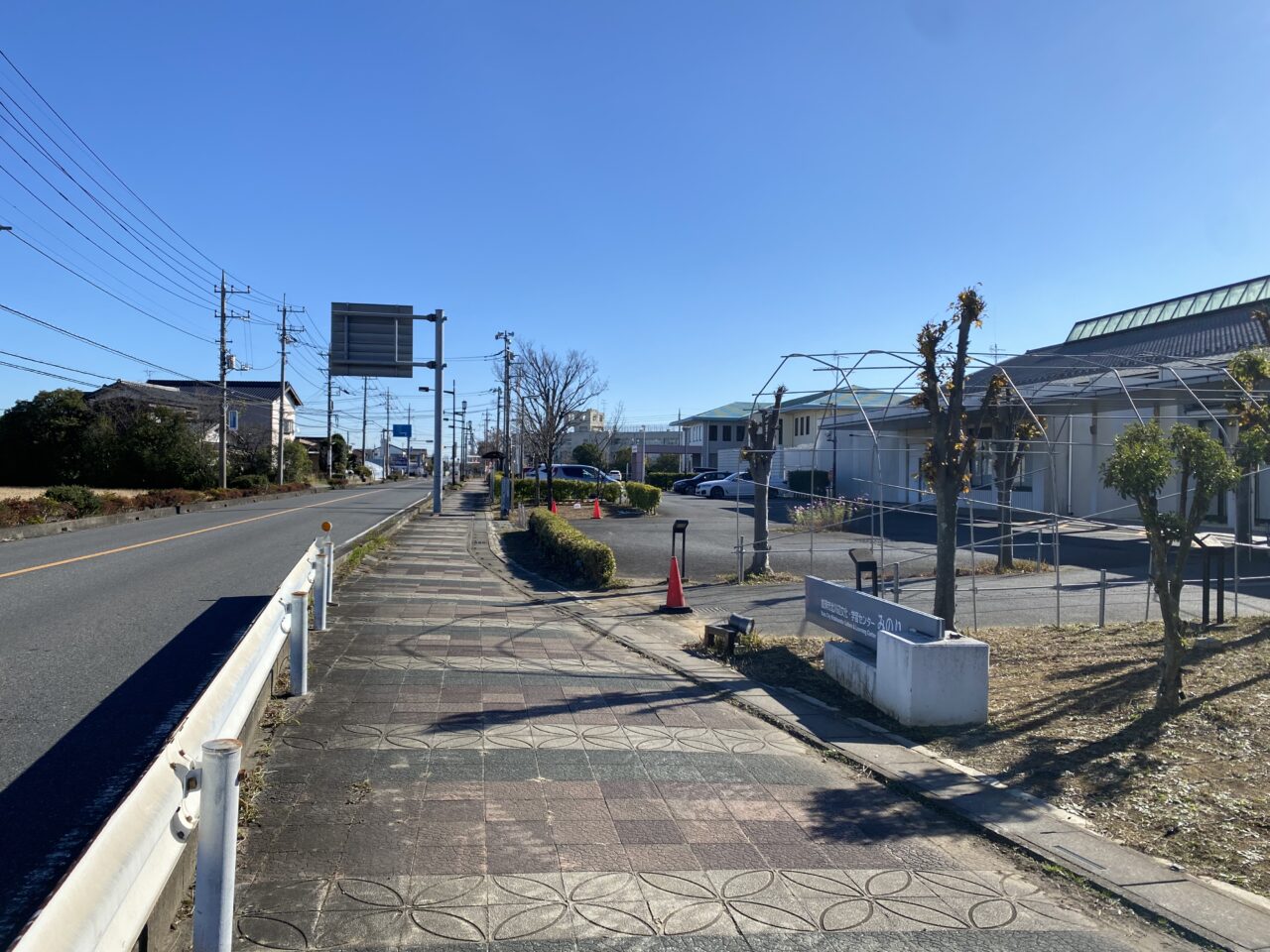 加須市北川辺文化・学習センター「みのり」前