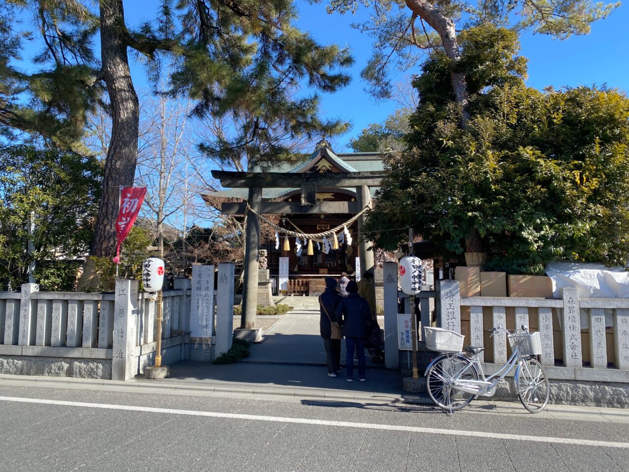 行田八幡神社の鳥居と参道