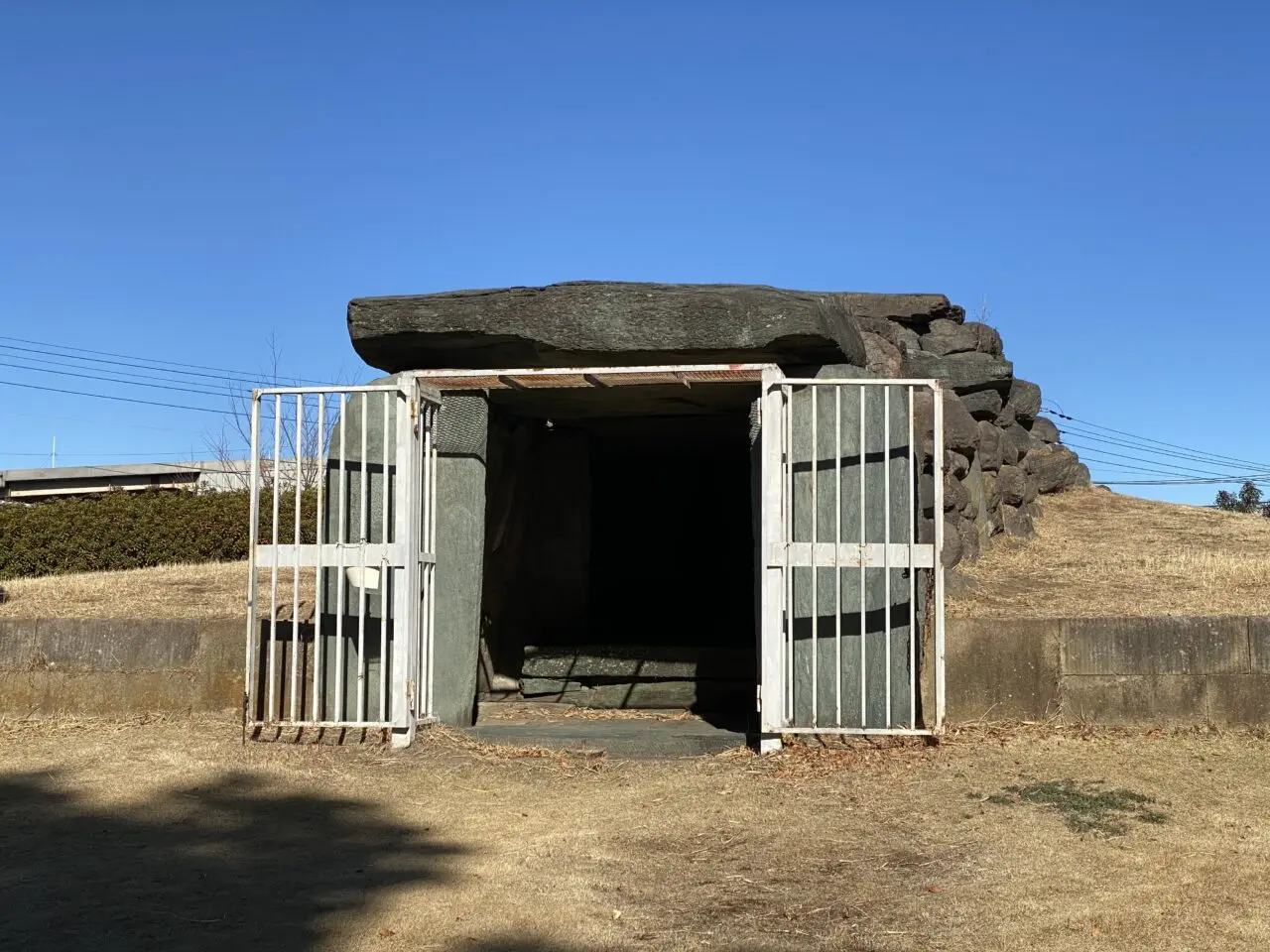 土日祝日に公開される八幡山古墳石室