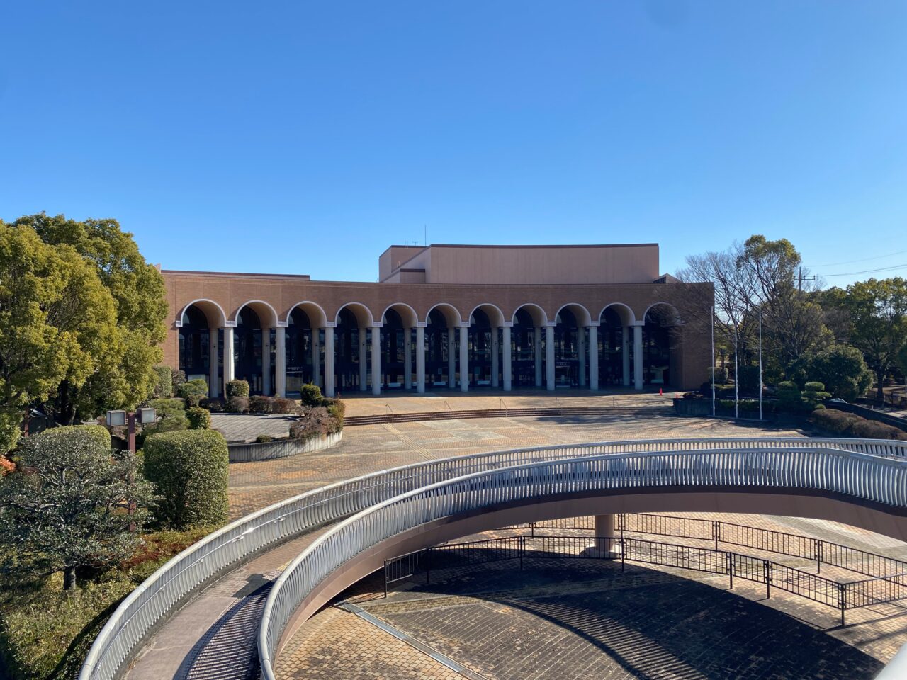 羽生市産業文化ホールの全景