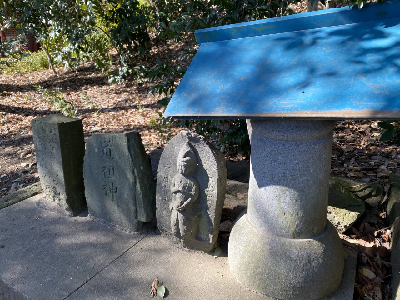 御諸塚古墳横に祀られている道祖神