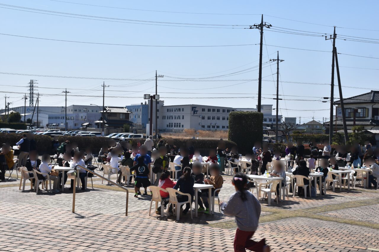 前回のムジナもんお誕生日会（グルメ会場のテーブル席）