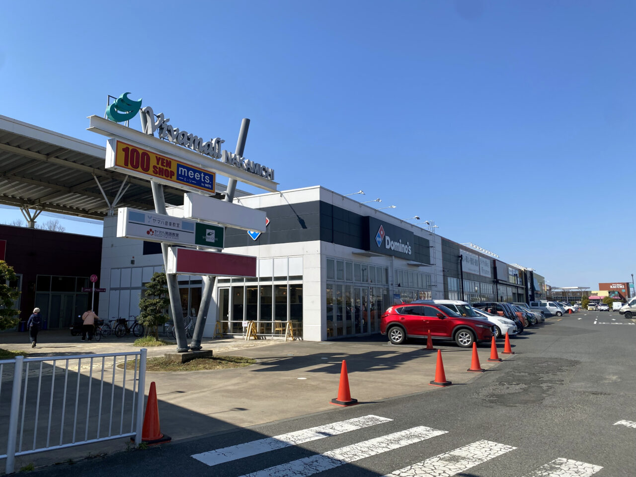 ドミノ・ピザ ビバモール加須店店舗全景