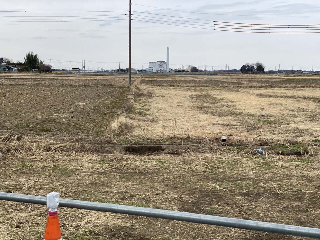 道路は奥に見えるいなほの湯付近まで繋がる予定