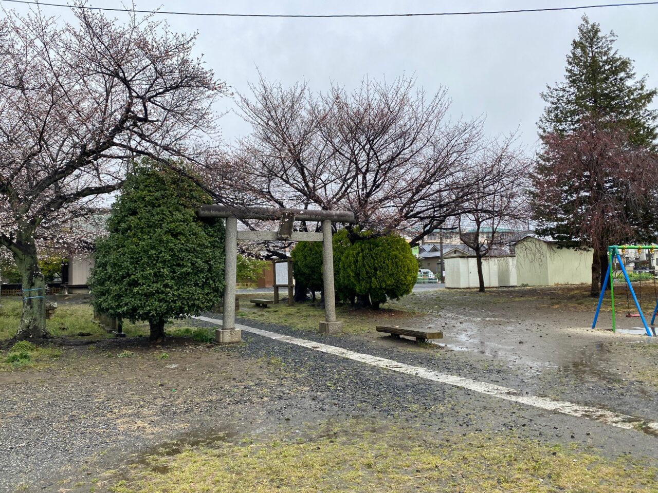 礼羽・千方神社の境内