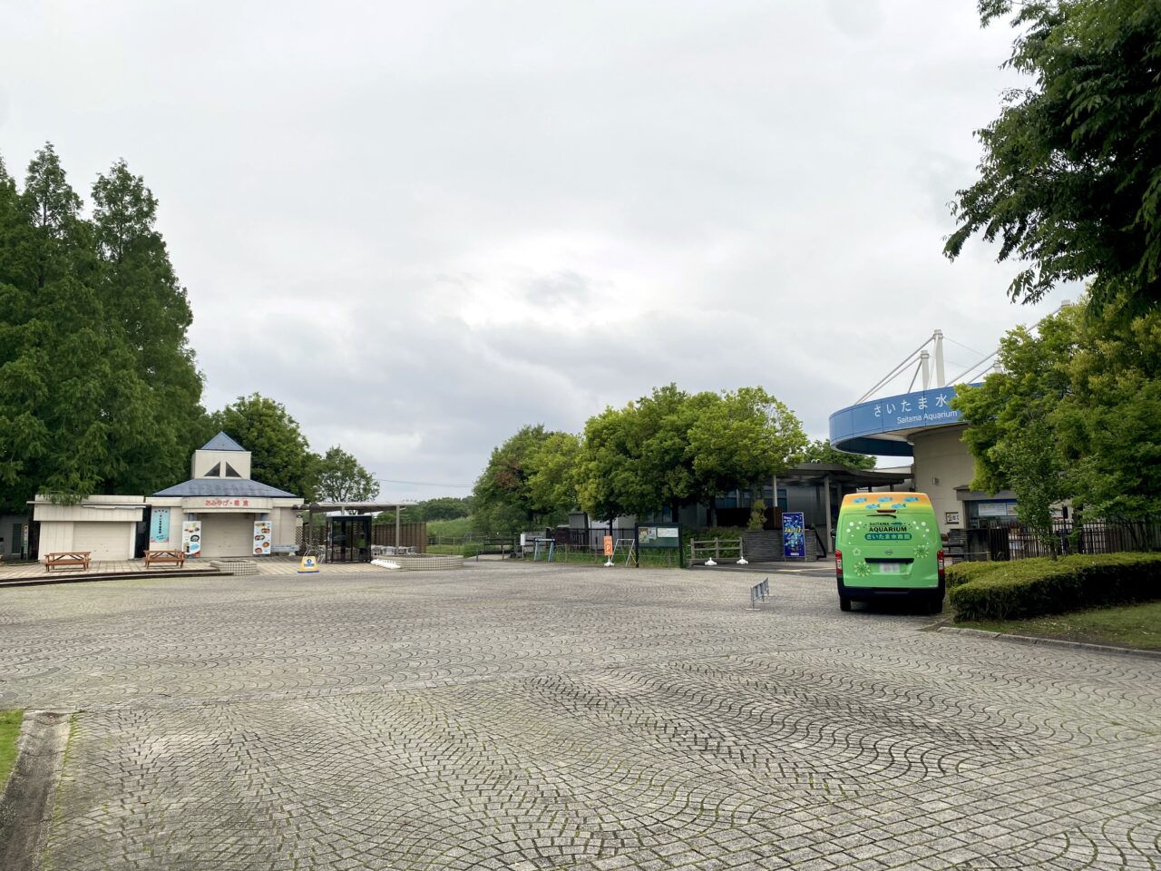 さいたま水族館前の広場