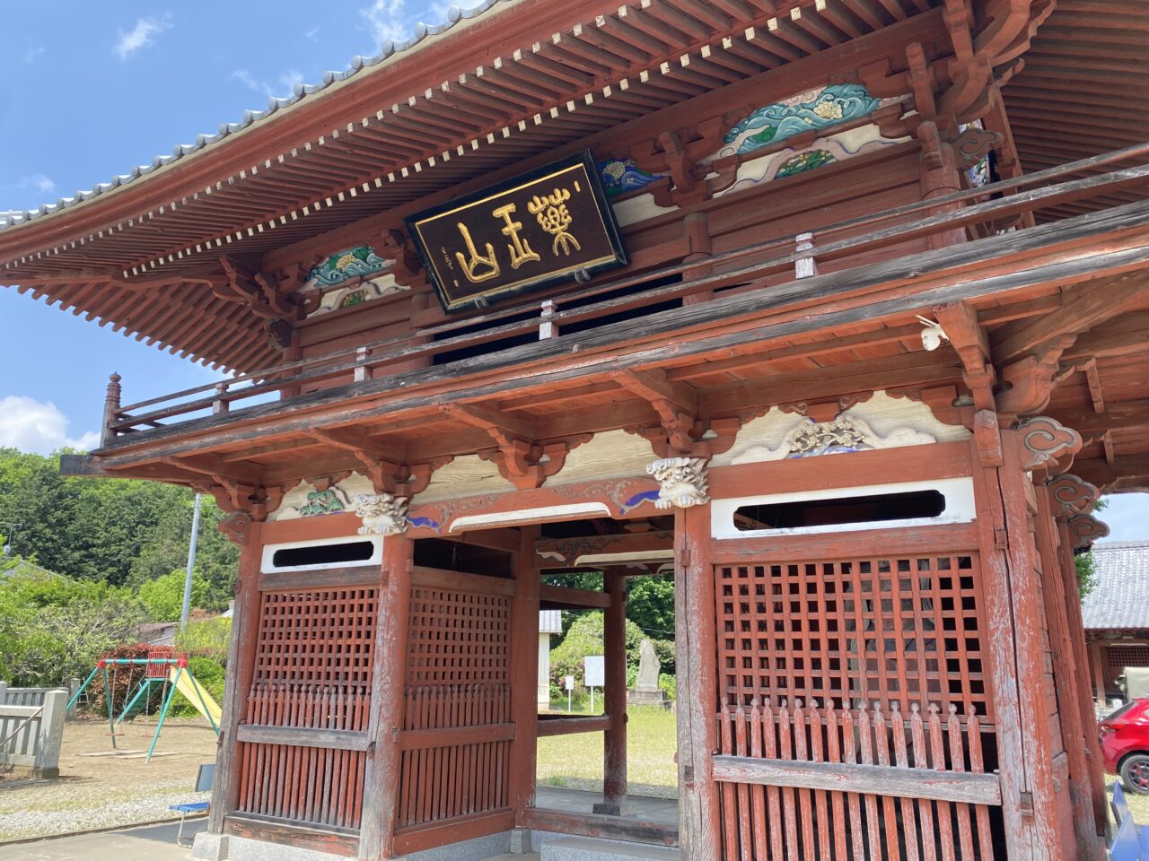 真名板薬師堂山門