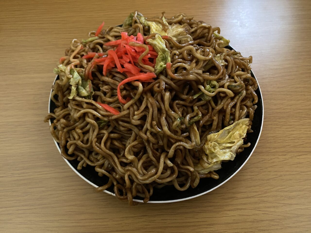 皿に盛ったみろく屋の焼きそば