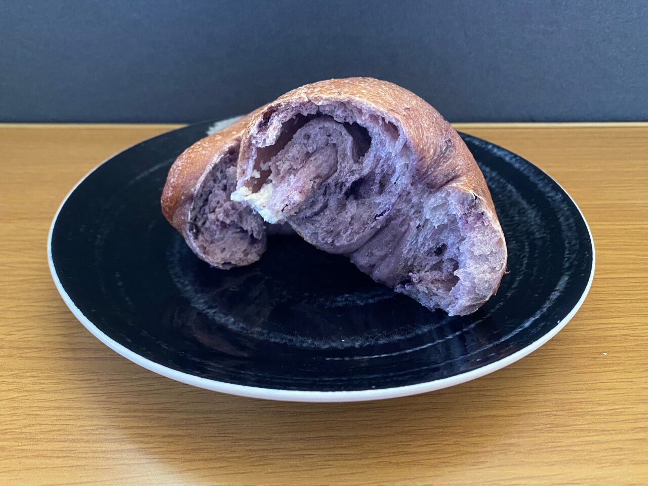 有機ブルーベリークリームチーズベーグルの中