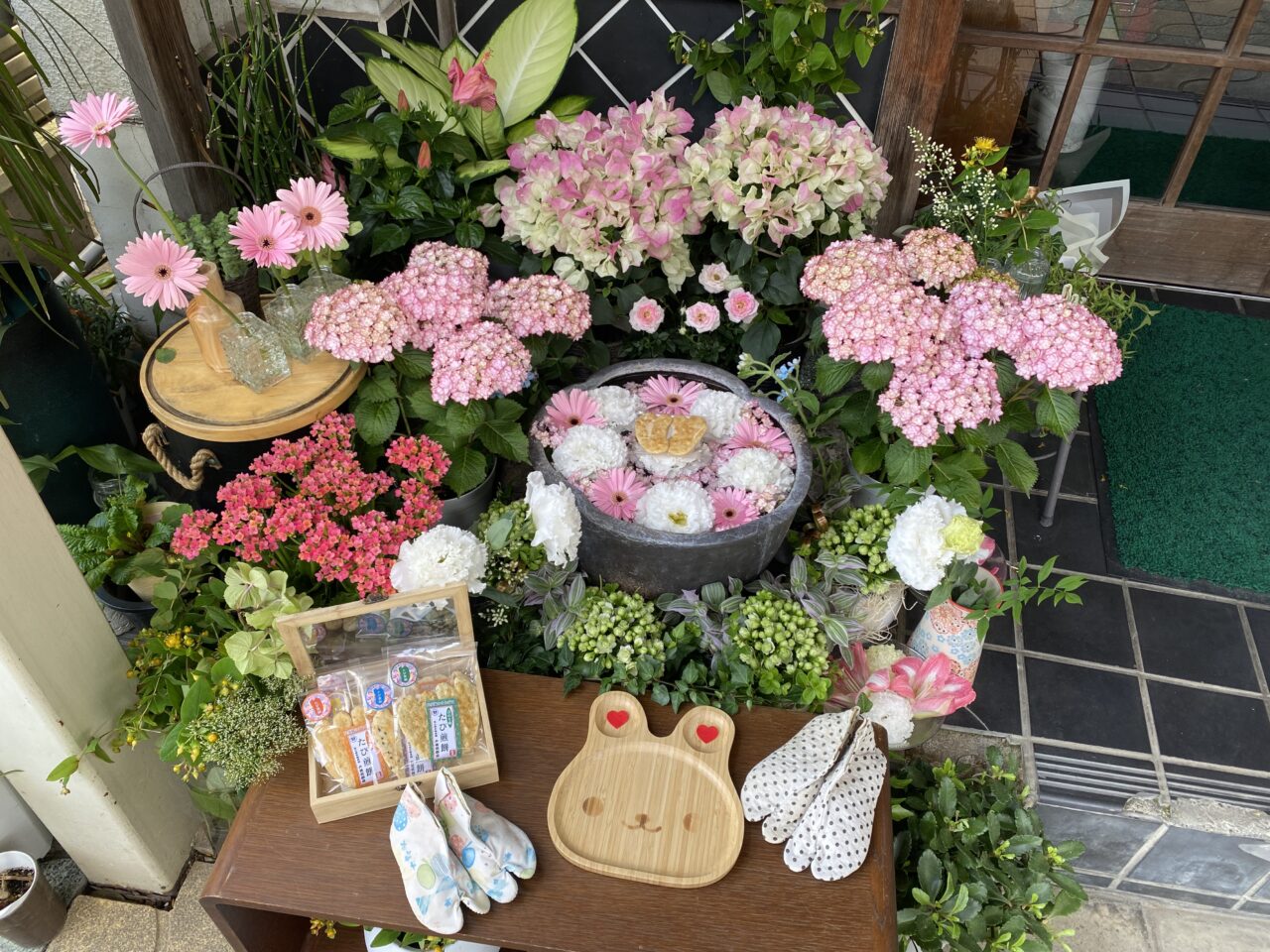戸塚煎餅店の花手水