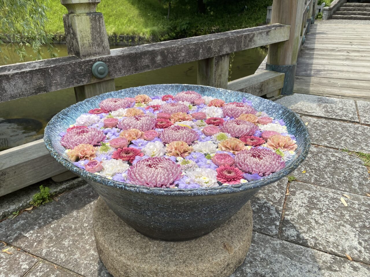 忍城東門の花手水