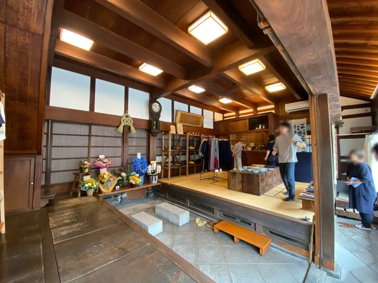 日々新たの店内