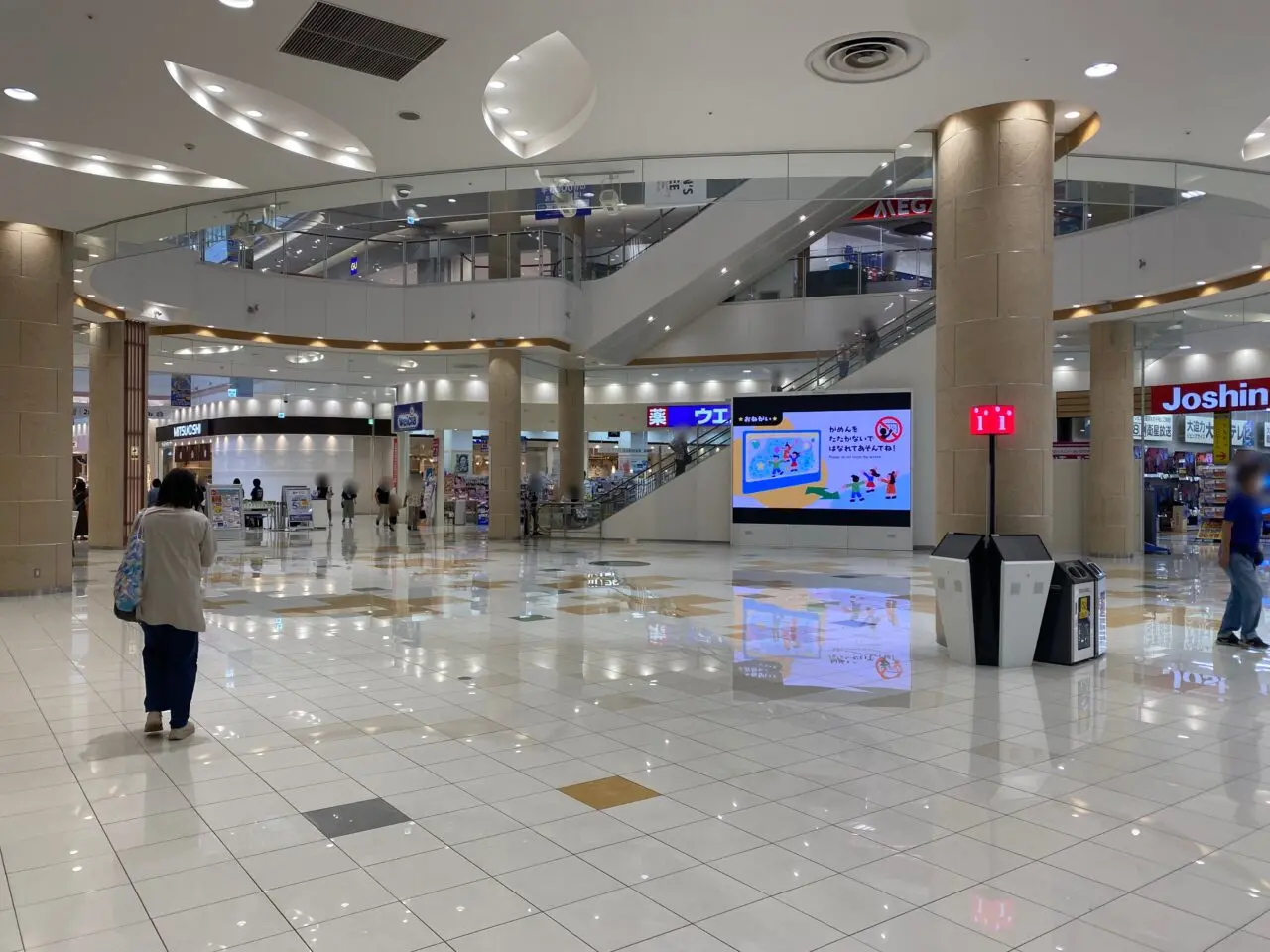 イオンモール羽生 専門店街1階 西コート