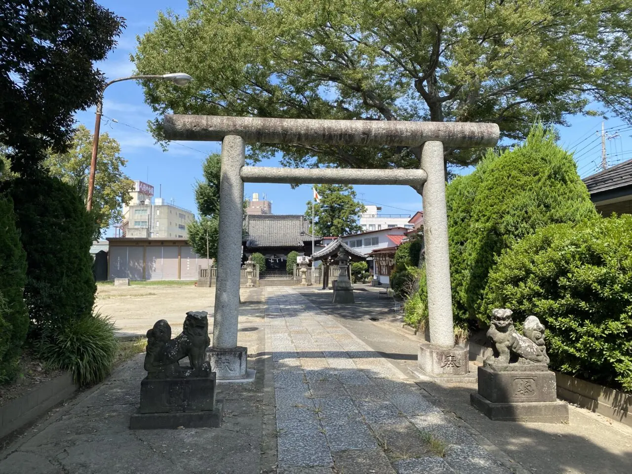 千方神社の参道