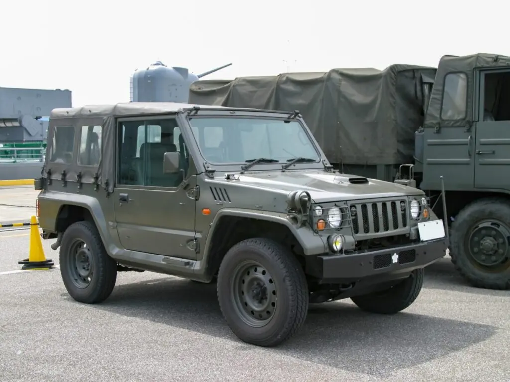 自衛隊車両