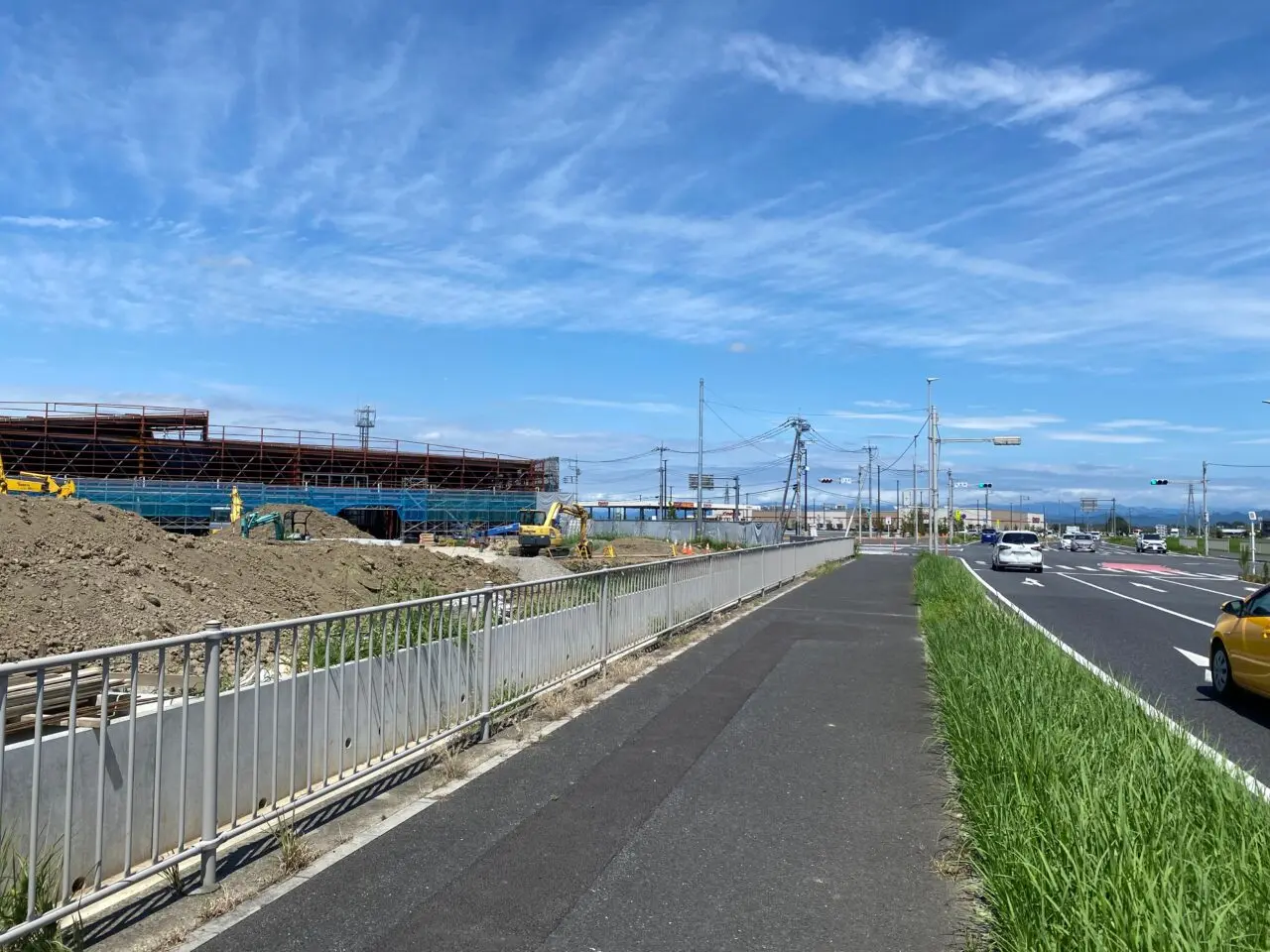 ツルヤ建設現場と国道122号線