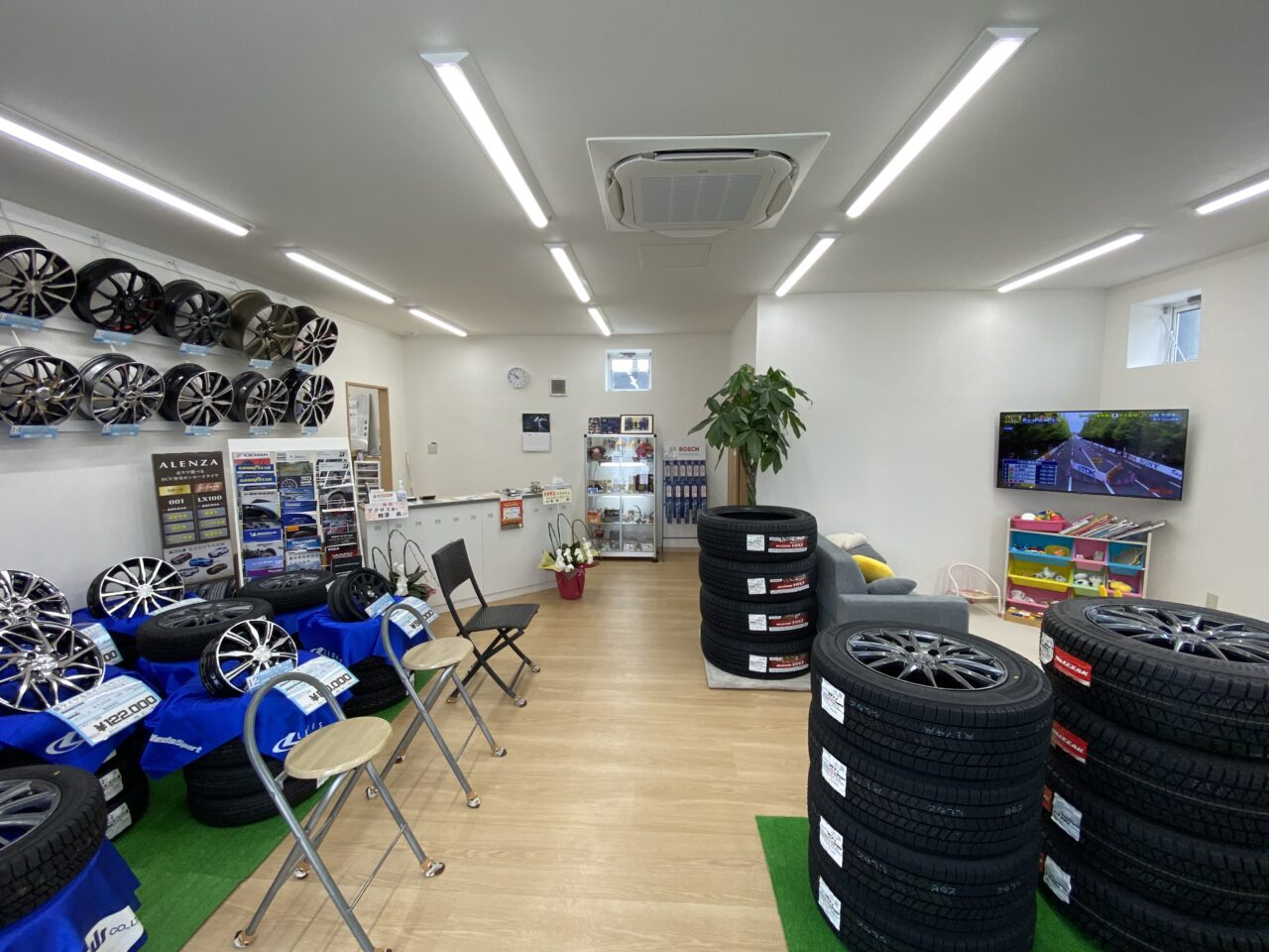 アクロスの店内