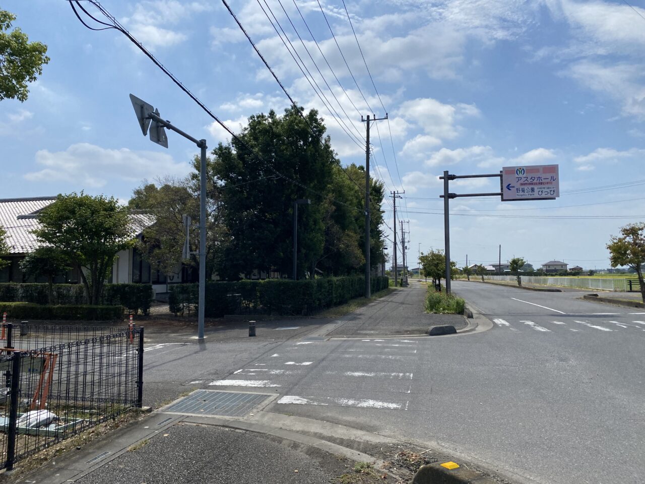 アスタホール入口の丁字路