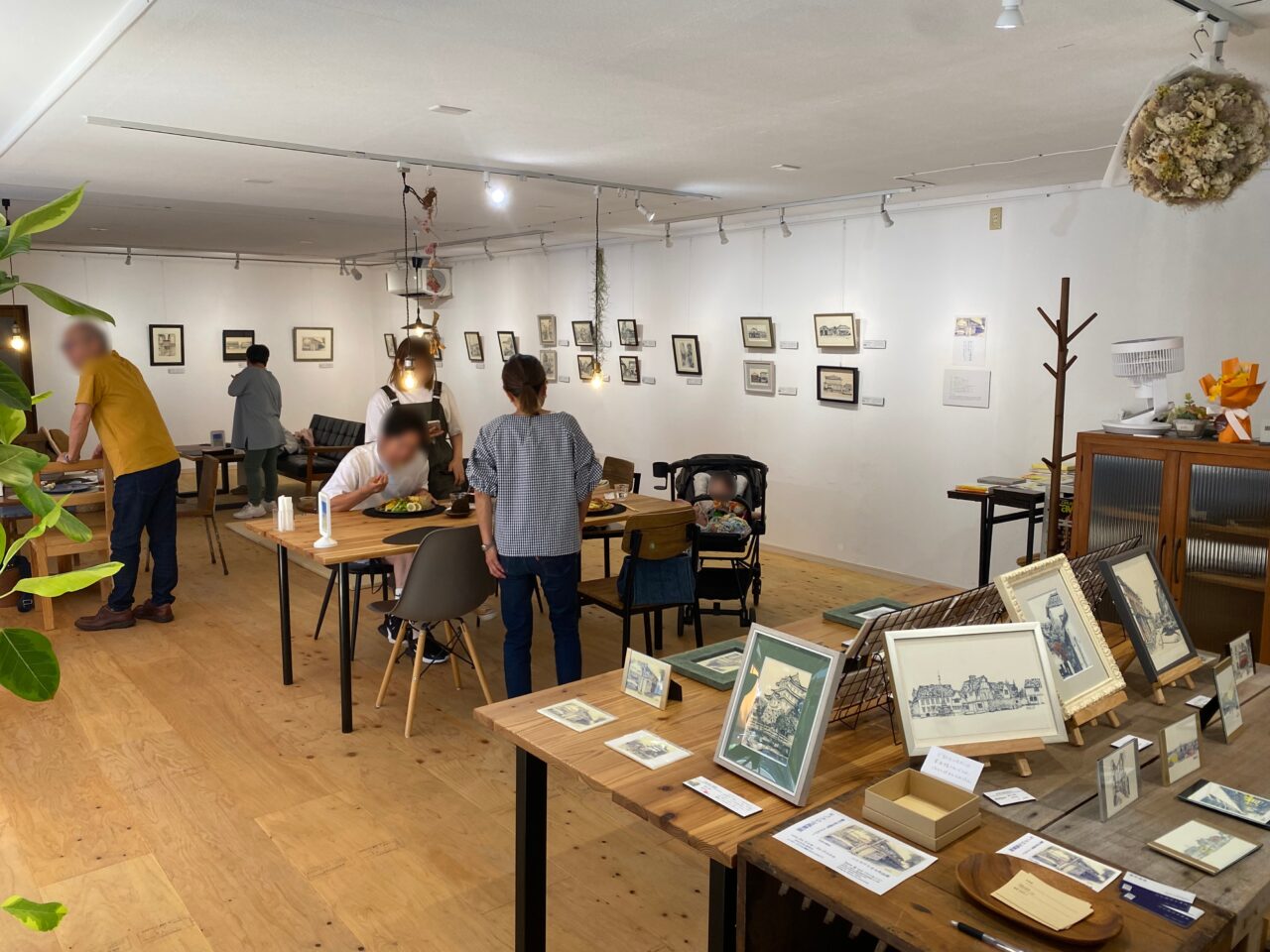作品展で賑わうカテソイ店内