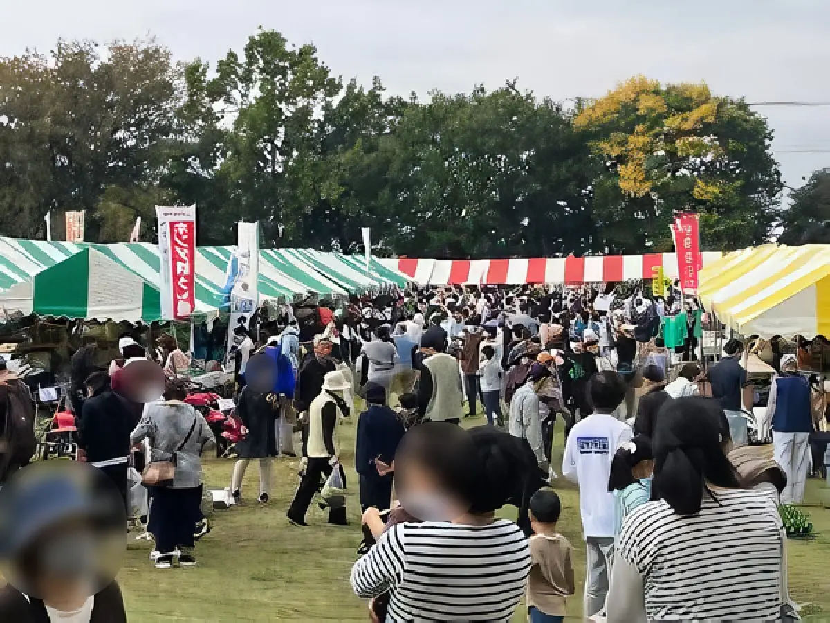 多くの人たちで賑わう騎西銀杏祭の会場