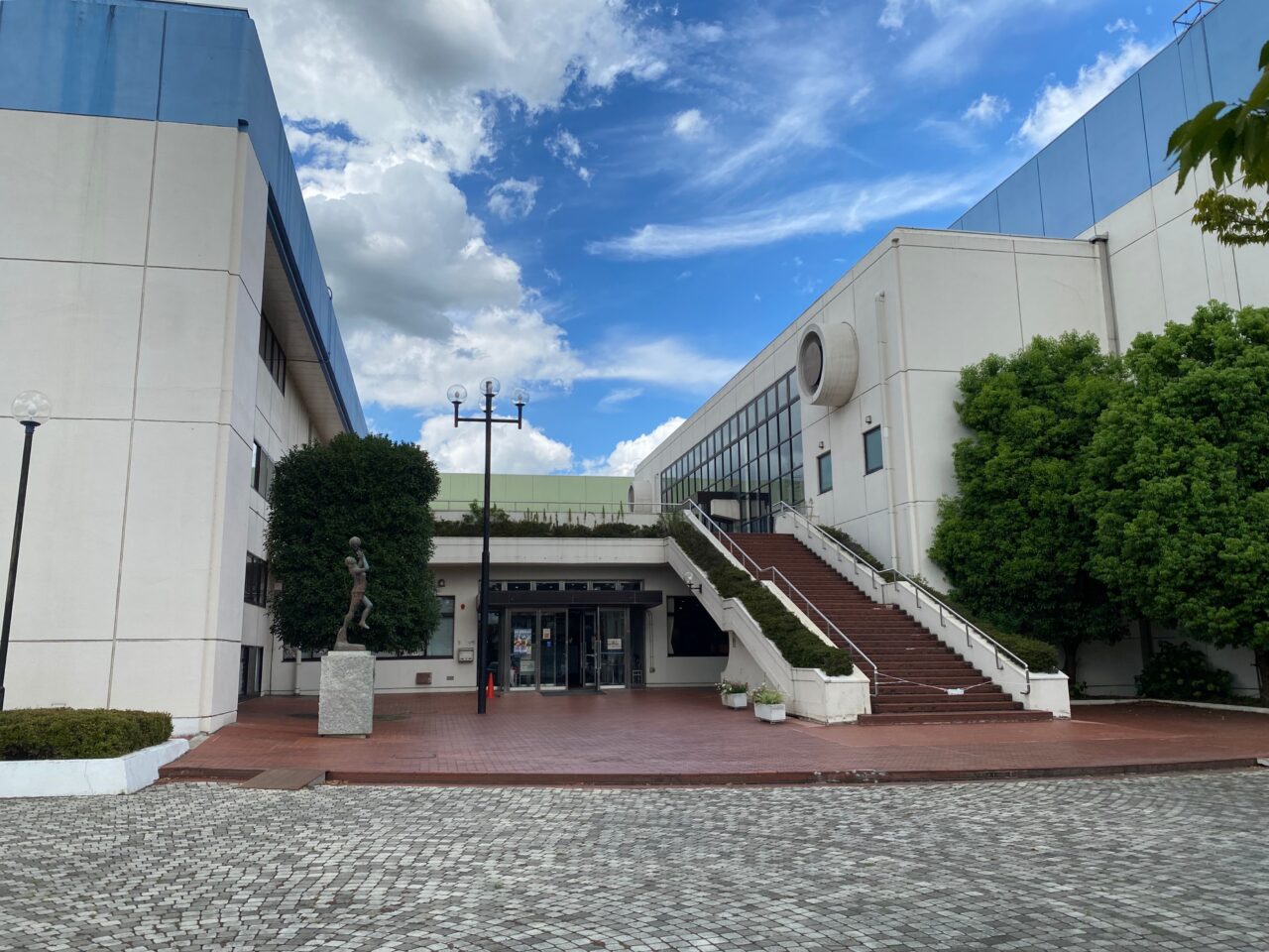 羽生市体育館正面入口