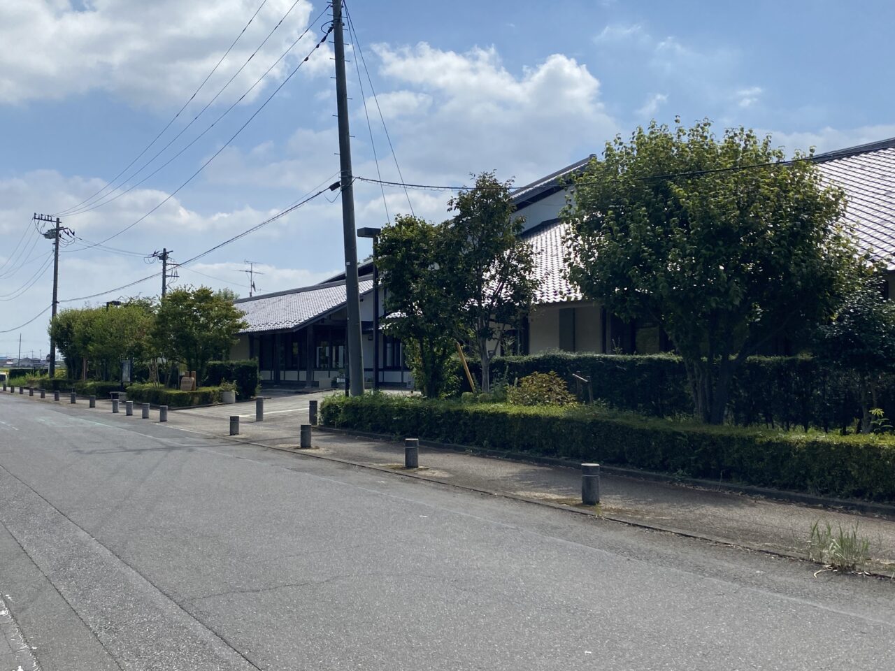 斜め前から見たアスタホール