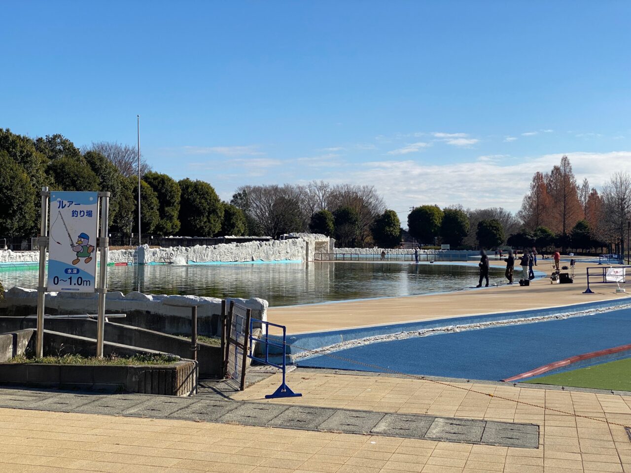 加須はなさき公園のさざなみプール釣り場