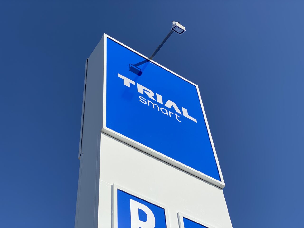 トライアルの看板