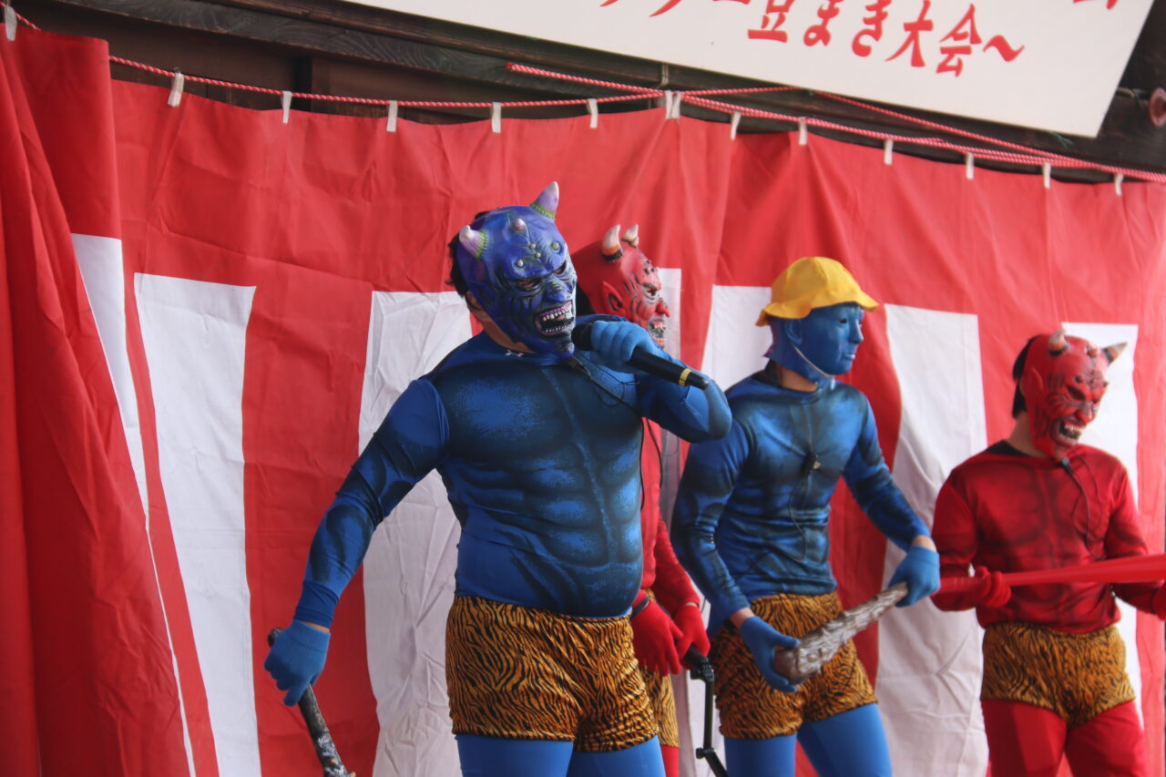 2025年に開催された羽生毘沙門堂 節分会 キャラクター豆まき大会の会場風景(1)