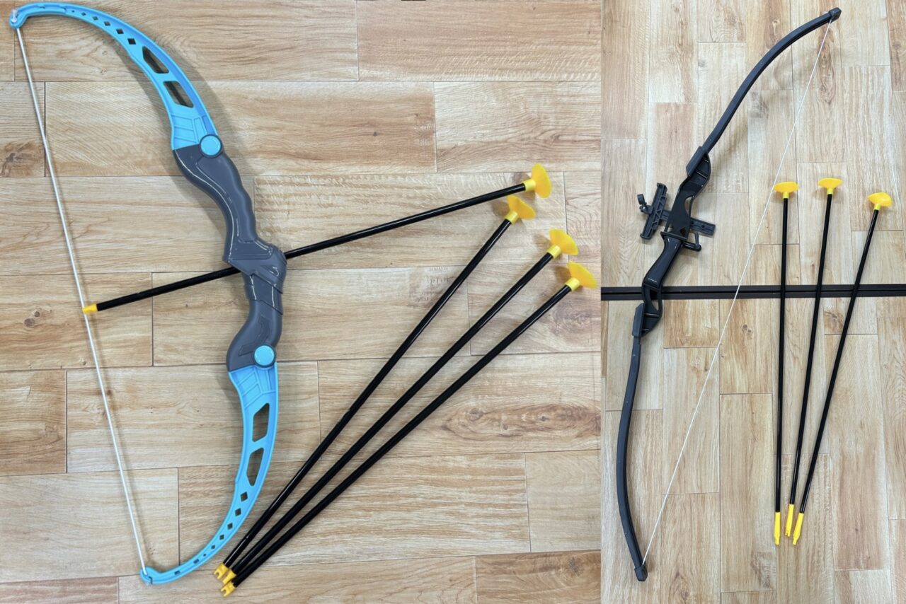 流鏑馬体験で使用するおもちゃの弓矢