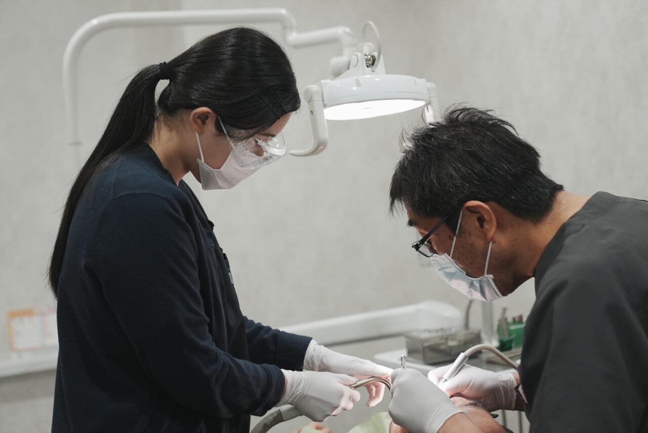 若山歯科医院での治療風景