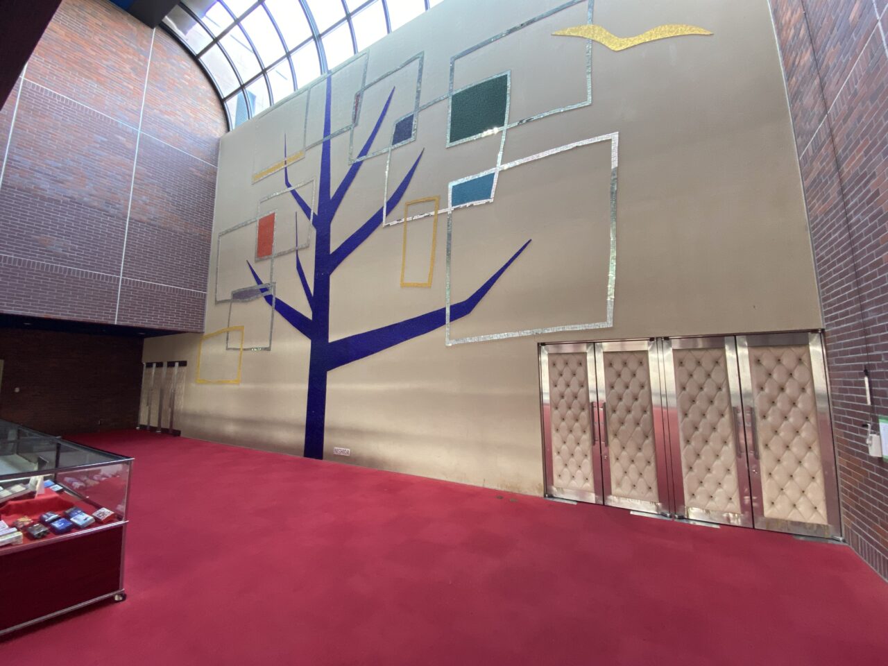 行田市商工センターのホール入場口