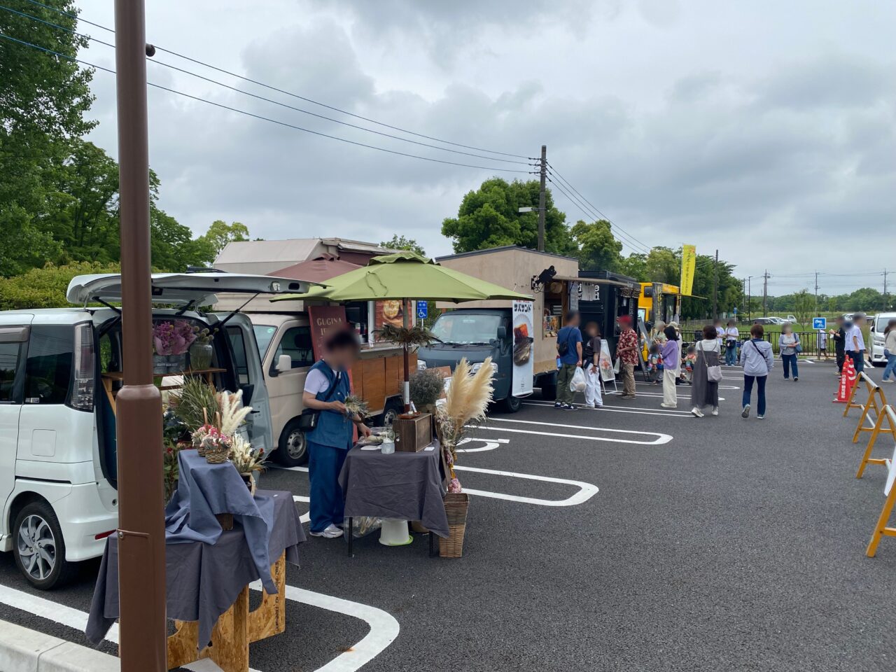 前回の「33MARCHE」キッチンカーブースの様子