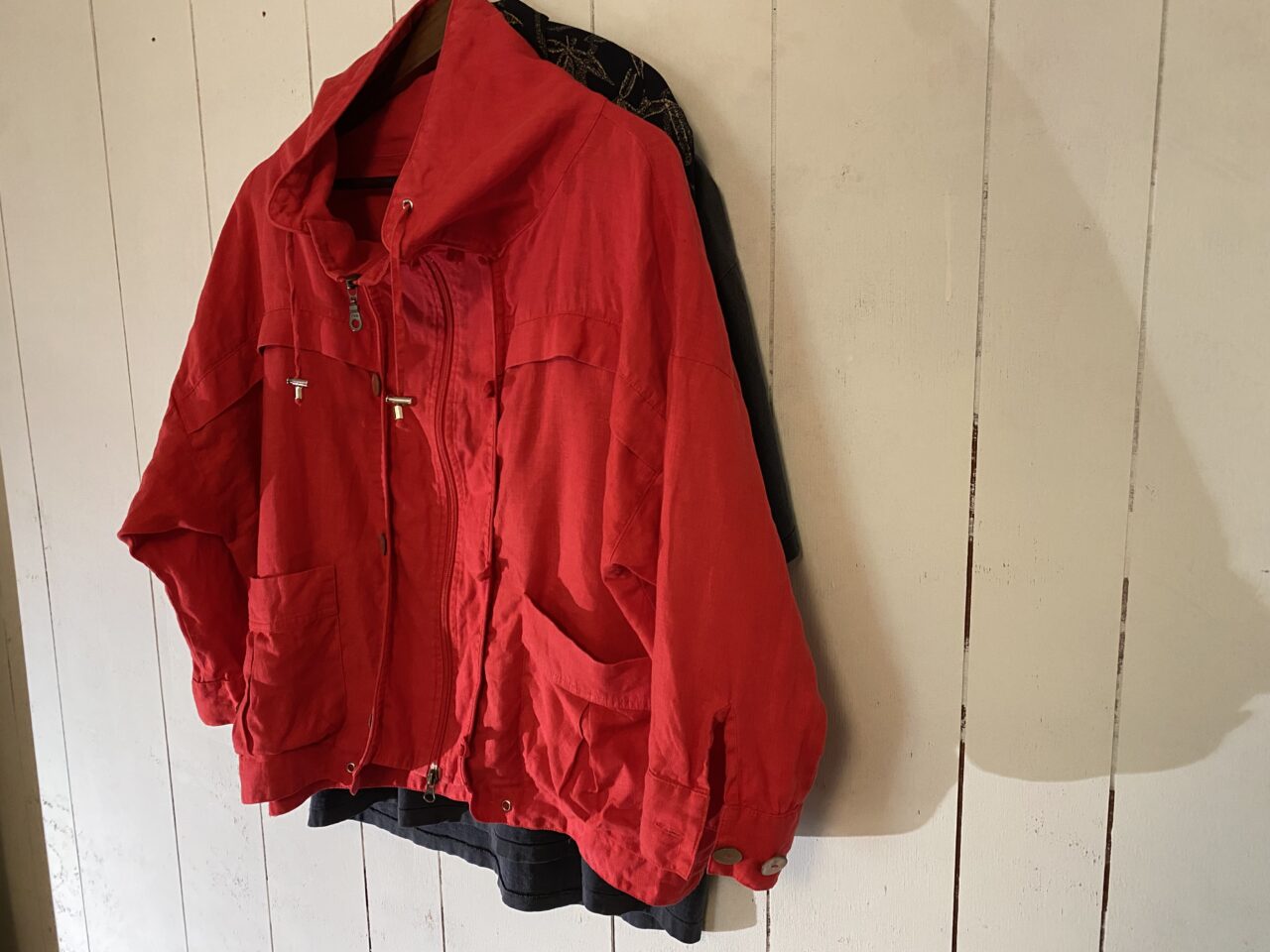 赤のジャケット