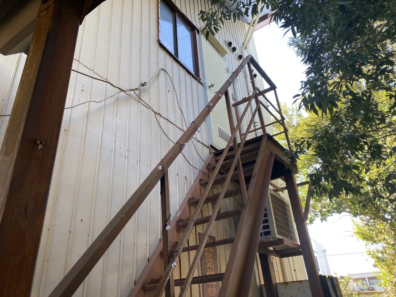 外階段の入口